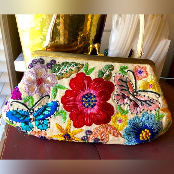 Santi embroidered snap clutch bag floral butterfly pattern with sequence - Picture 1 of 10